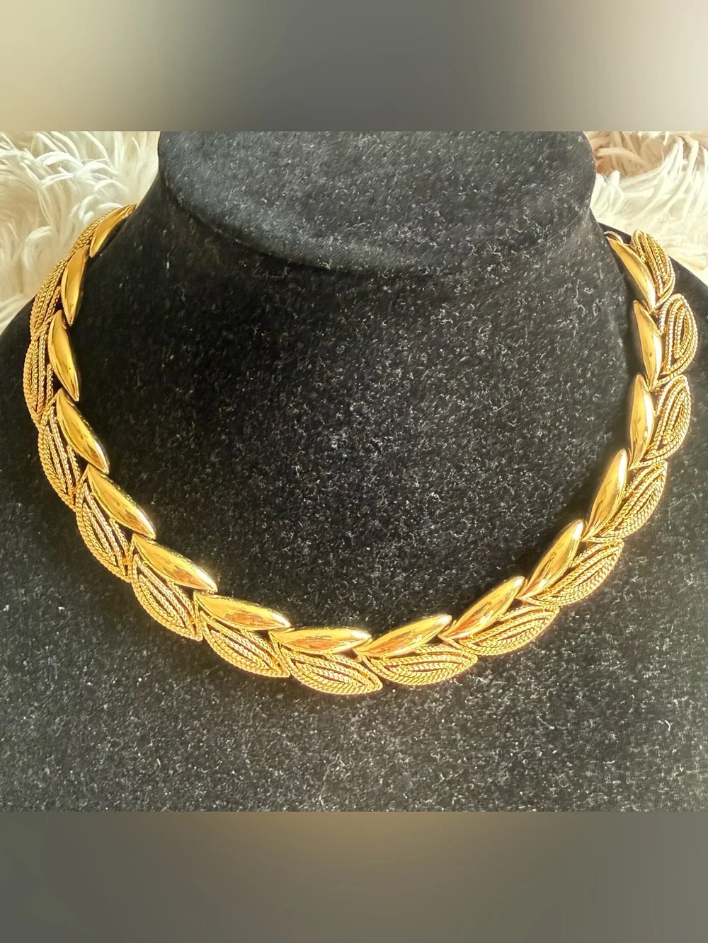 Vintage Gold Tone Leaf Link Necklace Statement Chunky Choker